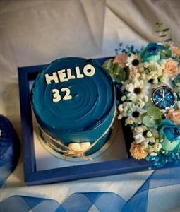 کیک تولد و باکس گل لاکچری ساده