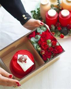 کیک تولد و باکس گل خاص آبی