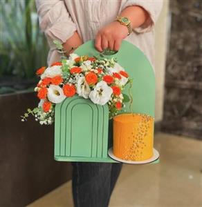 کیک تولد و باکس گل برای فروردین ماهی ها