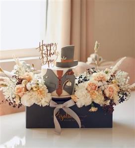 کیک تولد و باکس گل برای تازه عروس