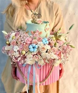 کیک تولد و باکس گل برای دختر ۱۰ ساله