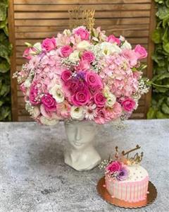 باکس گل با کیک تولد عاشقانه لاکچری