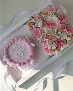 کیک تولد و باکس گل فوق لاکچری