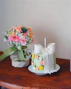 کیک تولد و باکس گل برای خواهرم