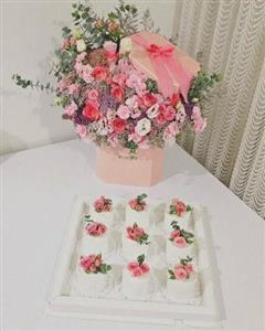 کیک و باکس گل برای عید