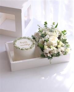 کیک و باکس گل برای جشن تکلیف