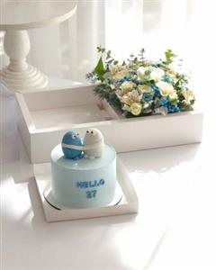 کیک تولد و باکس گل لاکچری صورتی