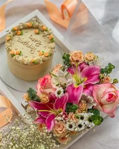 کیک تولد و باکس گل برای دختر 9 ساله