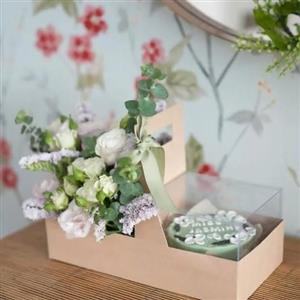 کیک تولد و باکس گل لاکچری برای مادر