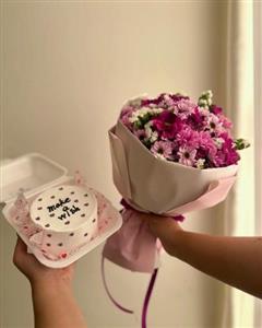 کیک تولد و باکس گل برای دختر بچه 5 ساله