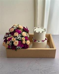 کیک تولد و باکس گل دخترانه برای 9 سال