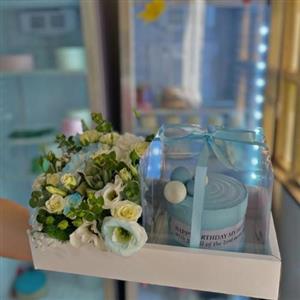 کیک تولد و باکس گل برای دو سال