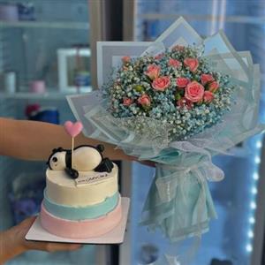 کیک تولد و باکس گل برای پسر 22 ساله