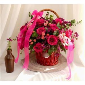 سبد گل گل عروس و آنتوریوم برای روز مادر 4782