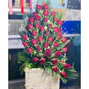 سبد گل نرگس و شیپوری برای روز مادر 4750