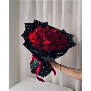 دسته گل مریم و رز مینیاتوری برای روز زن 4419