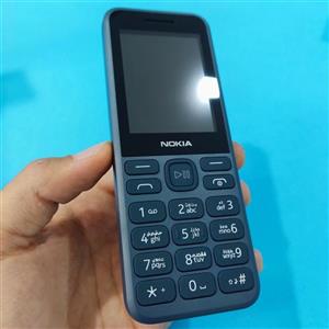 گوشی دکمه ای نوکیا 130 نسخه 2023 بدنه محکم و برد اصلی 