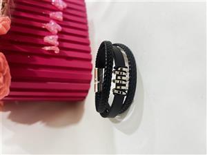 دستبند چرم مشکی چند لایه و بافت حصیری با قفل آهنربایی