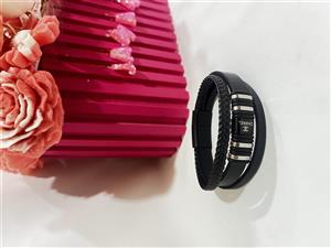دستبند چرم مشکی چند لایه Chanel و بافت حصیری با قفل آهنربایی