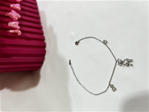 دستبند یا پابند ظریف مدل خرس تدی و نگین نقره ای
