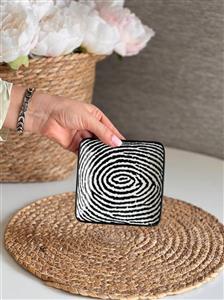 پیش دستی مربع زاراهوم کد 22449 طرح اثر انگشت