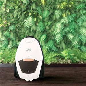 جاروبرقی 2200 وات آ ا گ مدل  VX82-1-ALR