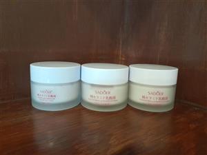 کرم آبرسان هلویی سادور،ضد پیری ،جوانساز ،ضد چین و چروک ،آبرسان عمیق واتساپ09143799524