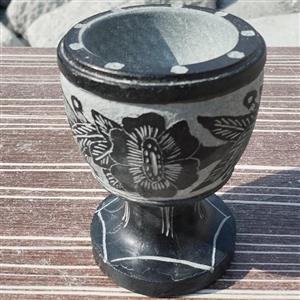 هاون سنگی پایه دار طرح دارسایز متوسط مناسب زعفران و ادویه