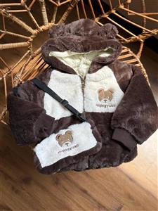 کاپشن تدی وارداتی  همراه با کیف. کیفیت فوق العاده نرم و لطیف سایز مناسب ۱ الی۵ سال