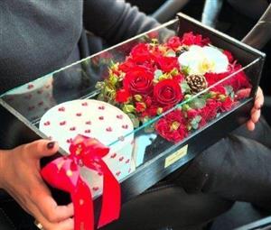 گل و کیک قلبی مناسب هدیه 438