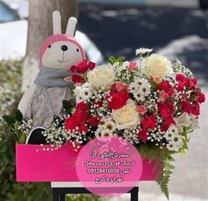 دسته گل و کیک تولد برای تولد نوزاد با گل لیلیوم