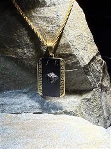 پلاک استیل ورساچ طرح برجسته رنگ طلایی مشکی