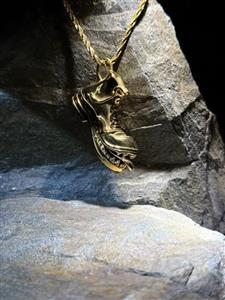 پلاک استیل طرح چکمه رنگ طلایی