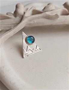 سنجاق سینه کوه و ماه