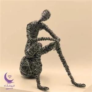 مجسمه مرد متفکر غمگین