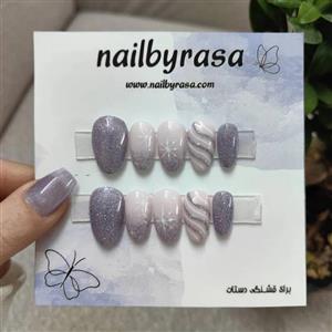 ناخن مصنوعی راسا فرم بادامی رنگ یاسی و نقره‌ای طرح برف و بافت زمستانی مدل RSN0488
