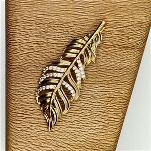 پلاک زنانه ژوپینگ طرح( پر ) نگین‌دار طلایی مدل ZP_02 بلکارت