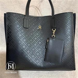 کیف زنانه برند Tommy Hilfiger با رنگ مشکی