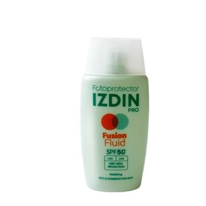 فلوئید ضد آفتاب بی‌رنگ صورت و گردن ایزدین پرو SPF 50 مدل Blue Blocker ‌محافظ در برابر اشعه UVA و UVB مناسب برای انواع پوست حجم 50 میلی‌لیتر