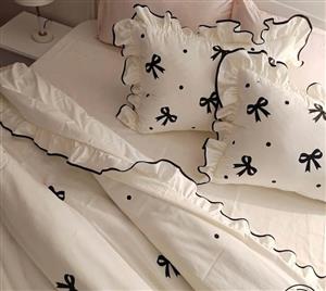 روتختی یک رو چاپی پینترستی چین دار (جنس نخ میکروتنسل) مدل فولدر طرح سفید پاپیون دار