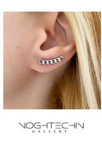 گوشواره زنانه برند استنلس استیل مدل کارتیه نقره ای وارداتی