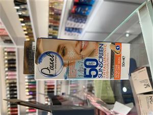 ضد افتاب پیکسل رنگ بژ روشن spf50 مناسب پوستهای خشک نرمال و حساس