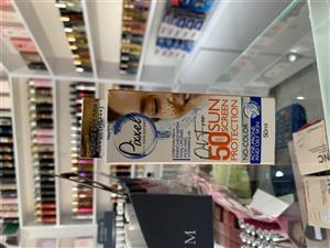 ضد افتاب بدون رنگ پیکسل spf50 مناسب پوستهای چرب و جوش دار