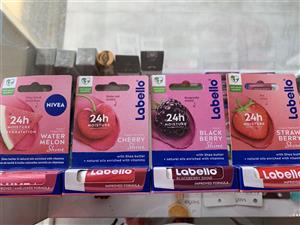 بالم لب شاین دار لب لو labello اورجینال ۲۴ ساعته در ۴ رنگ مختلف