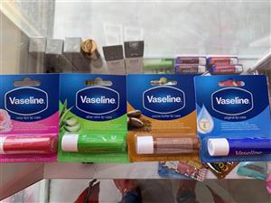 لب لو یا بالم لب اورجینال مدل مراقب لب رنگی در ۴ رایحه مختلف