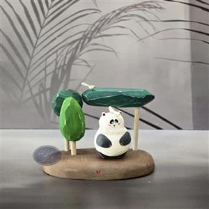 مجسمه چوبی پاندا در جنگل کاظمی