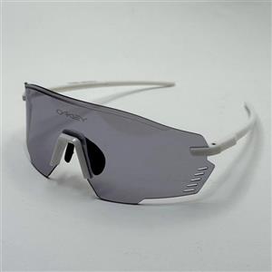 عینک آفتابی اوکلی سفید  OAKLEY 19659