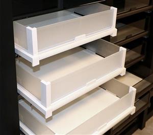 کشو ریلی شیشه ای داخل کمد رنگ سفید طرح ایتالین سایز 90 فانتونی کد J507