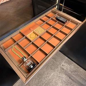 سینی مشبک چرمی ریلی داخل کمد لباس رنگ موکا قرمز فرنچ استایل سایز 60 فانتونی کد J911