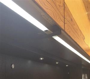 چراغ LED زیر یونیت هوایی و دستگیره مدل لیورا (Liora) عرض 90 سانتیمتر فانتونی کد N524